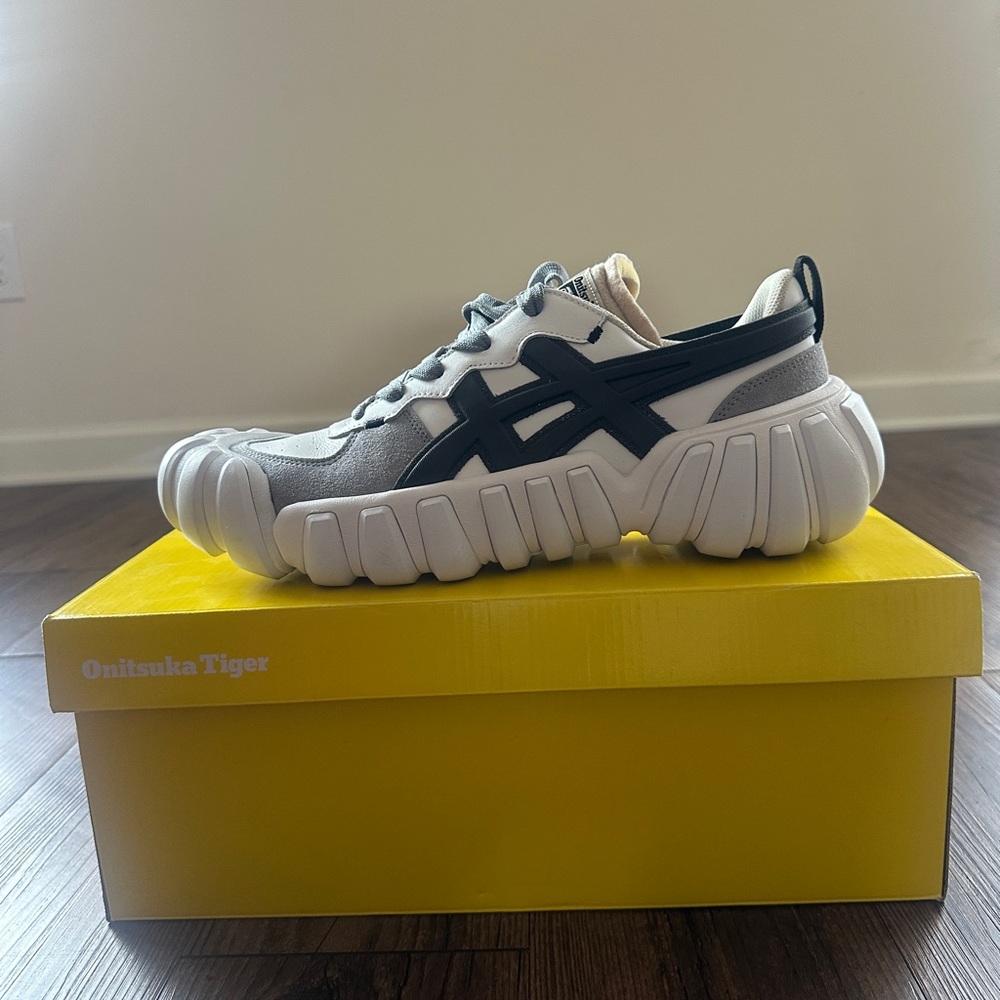 Onitsuka Tiger Men’s Sneakers Worn Once Like New